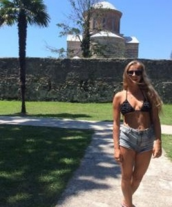 Опытная индивидуалка, я знаю, как доставить тебе незабываемое удовольствие. 💋
У меня есть множество услуг, которые я рада предложить тебе. Независимо от того, что ты ищешь - страстные эротические массажи, развратные ролевые игры или просто приятную компанию для вечера, я готова сделать твои фантазии реальностью. 😈
Живу в Москве, и у меня уютная и комфортабельная квартира для наших встреч. Мы сможем провести время в непринужденной атмосфере, полной удовольствия и удовлетворения. 🏙️
Здесь ты найдешь мои фото, которые подтверждают мою красоту и сексуальность. Наслаждайся видом и представь, как забылся в моих объятиях. 💃
Я очень востребована и имею положительные отзывы от своих постоянных клиентов. Они ценят мою мастерство и чуткость. 😌
Не откладывай свое удовольствие на завтра, свяжись со мной прямо сейчас, и я окуну тебя в мир наслаждения и страсти. 💕 13341, 23 года